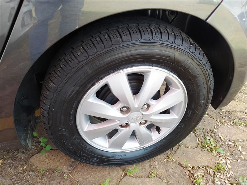 HYUNDAI HB20 - 11