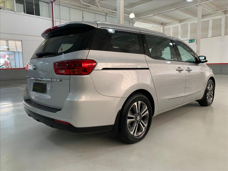 KIA CARNIVAL - 4