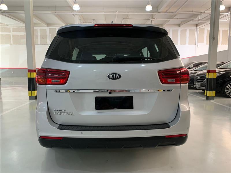 KIA CARNIVAL - 5