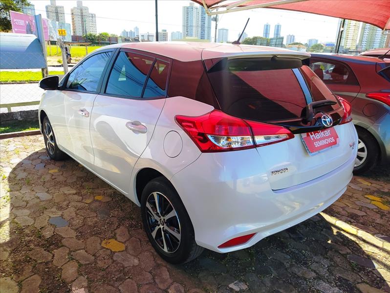 TOYOTA YARIS - 4