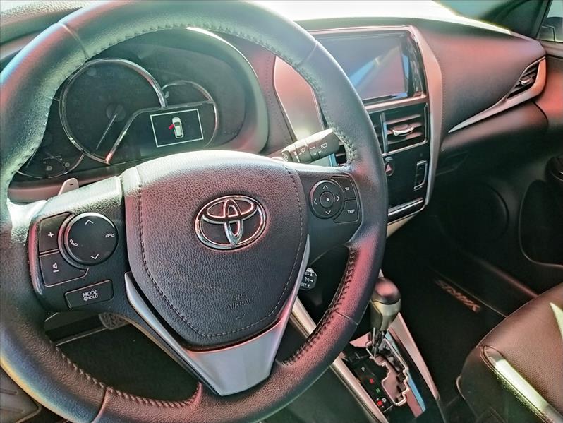 TOYOTA YARIS - 10