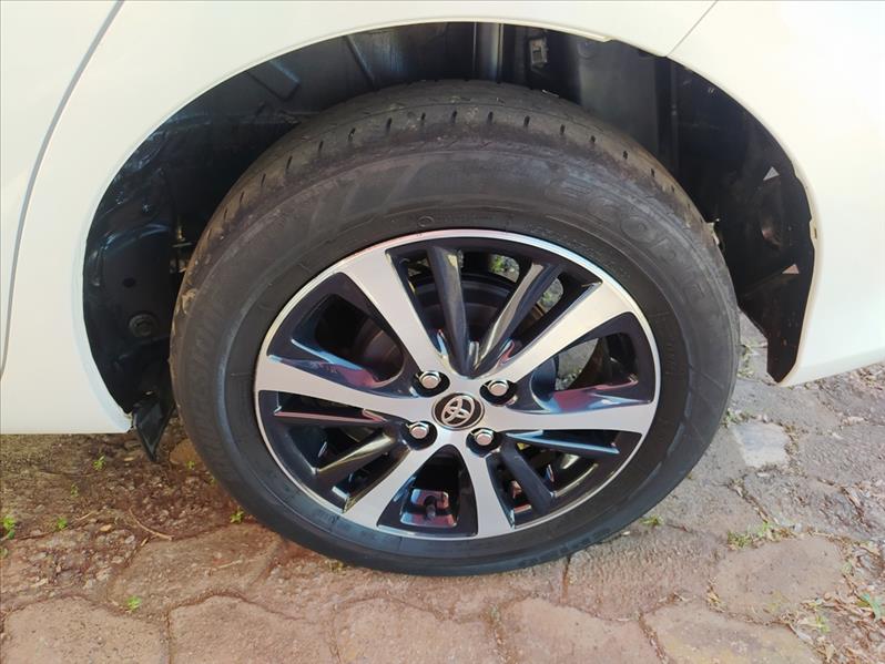 TOYOTA YARIS - 11