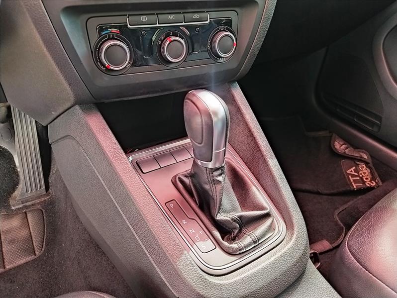 VOLKSWAGEN JETTA - 9