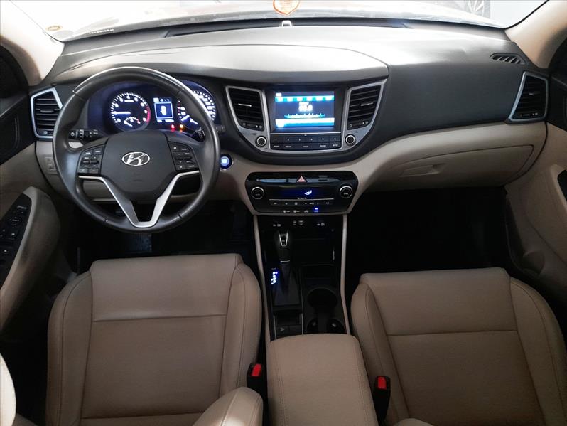 HYUNDAI TUCSON - 4