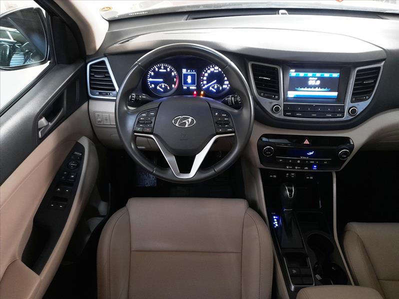 HYUNDAI TUCSON - 5