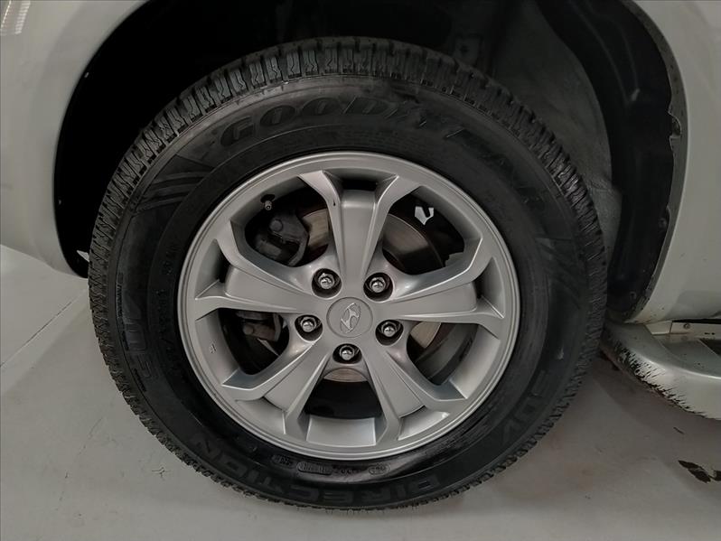 HYUNDAI TUCSON - 12