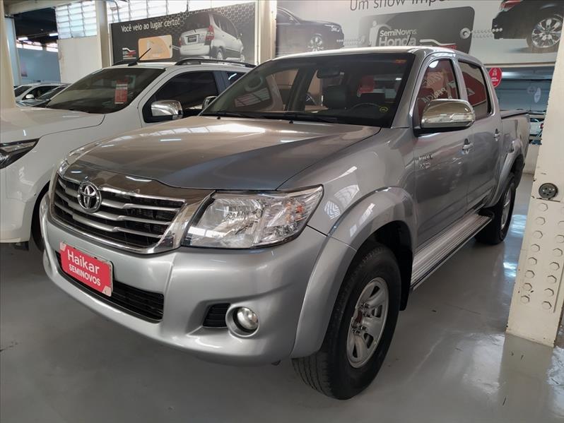 TOYOTA HILUX - 1
