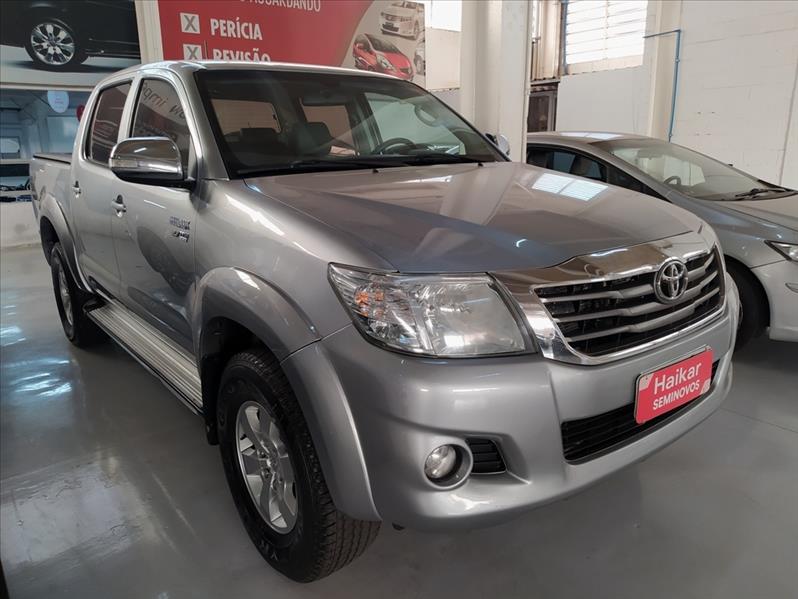 TOYOTA HILUX - 3