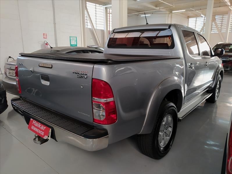 TOYOTA HILUX - 4