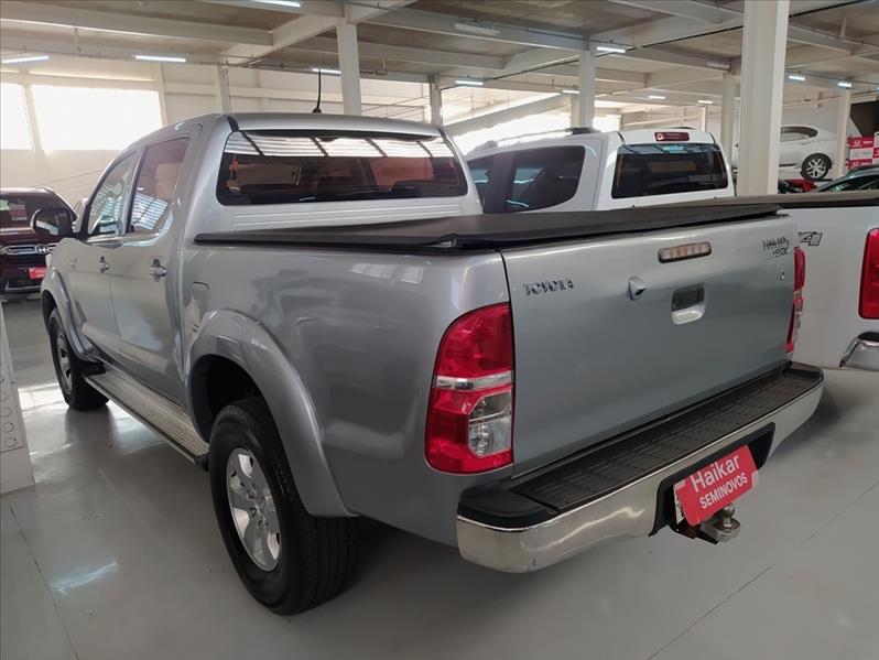 TOYOTA HILUX - 6