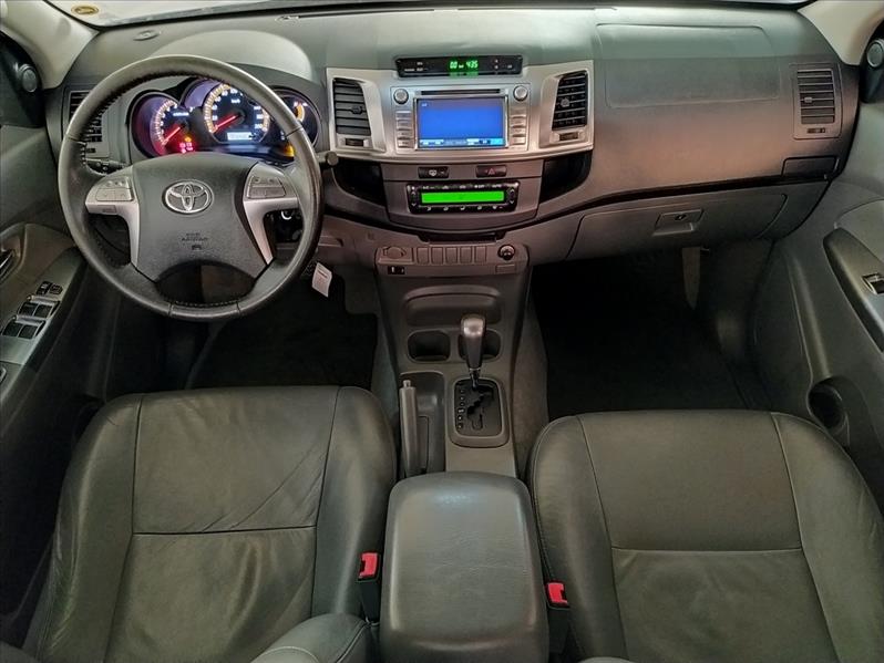 TOYOTA HILUX - 9