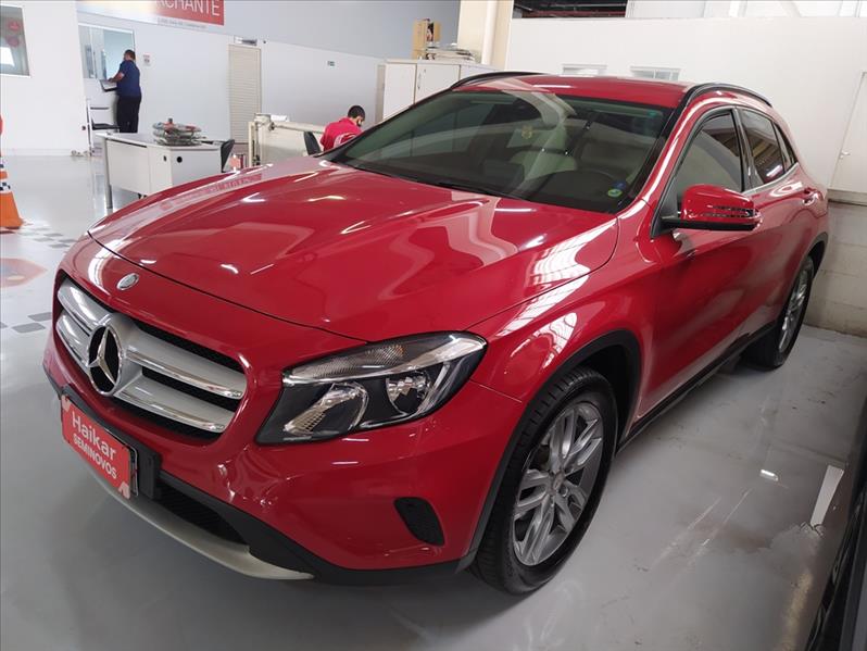 MERCEDES-BENZ GLA 200 - 1
