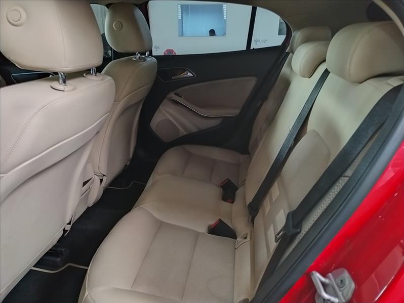 MERCEDES-BENZ GLA 200 - 7