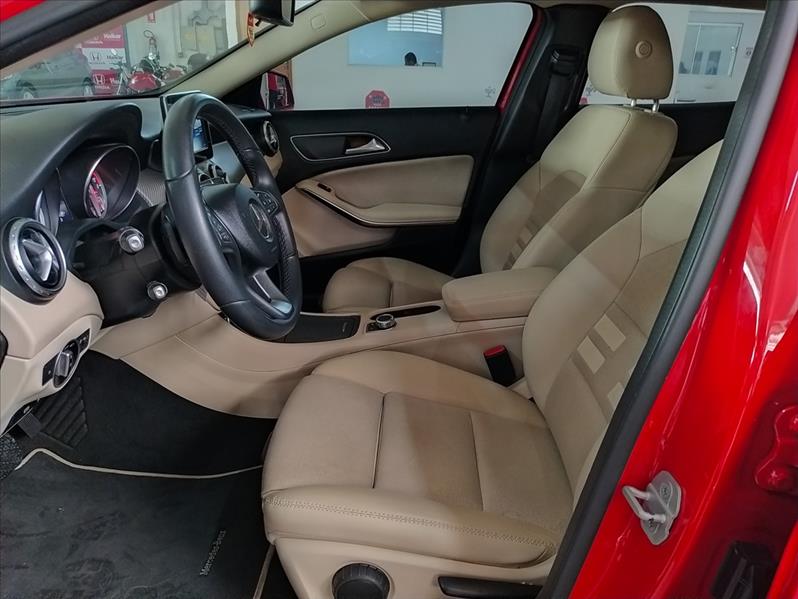 MERCEDES-BENZ GLA 200 - 8