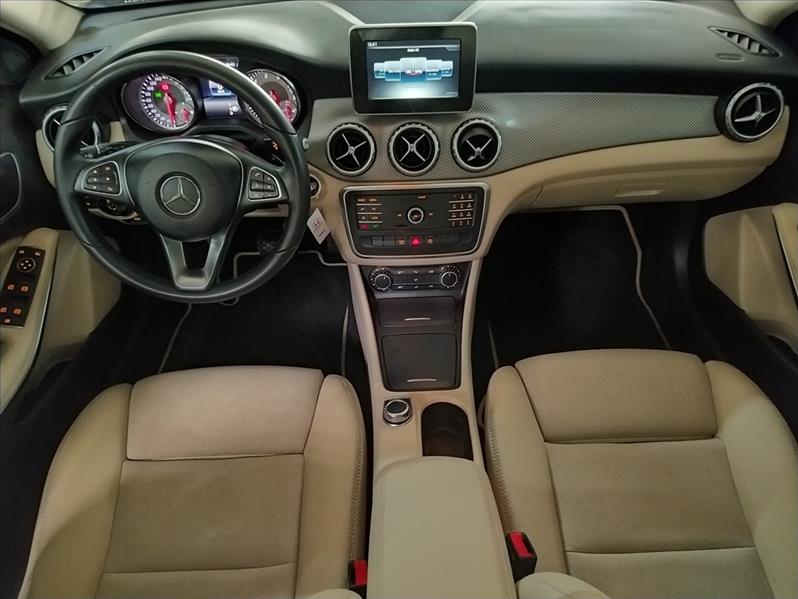 MERCEDES-BENZ GLA 200 - 9