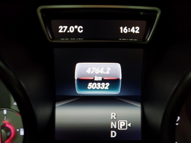 MERCEDES-BENZ GLA 200 - 10