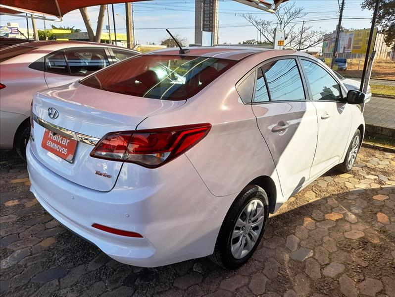 HYUNDAI HB20S - 4