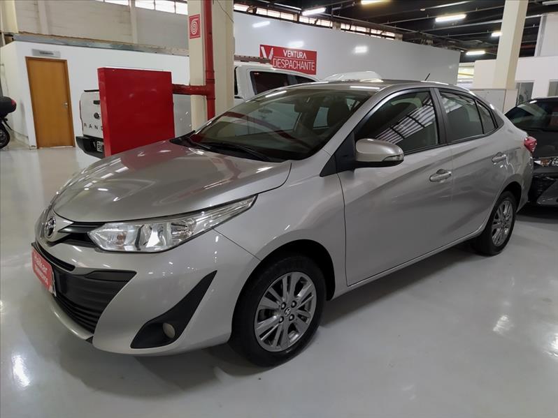 TOYOTA YARIS - 1