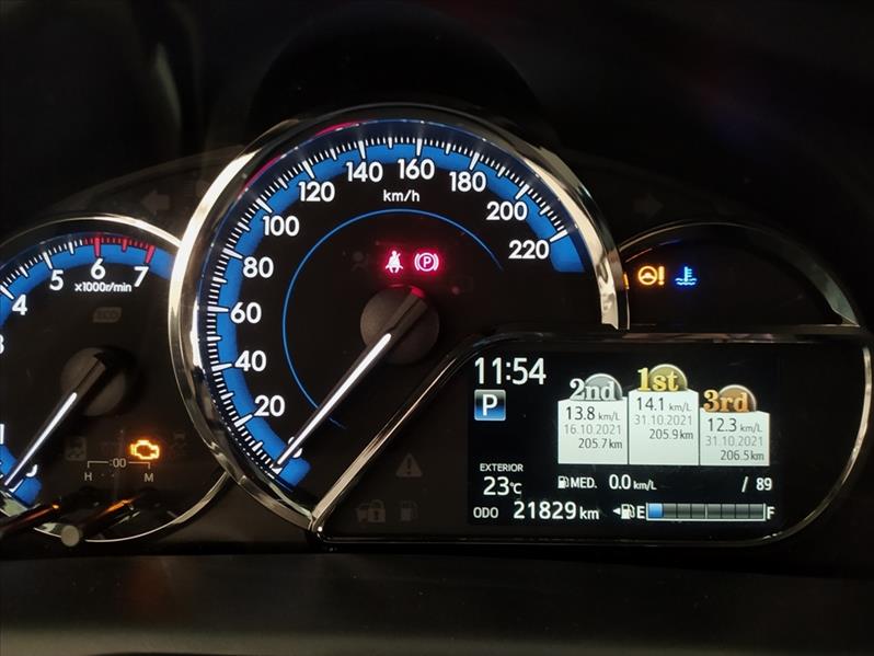 TOYOTA YARIS - 11