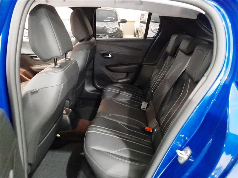 PEUGEOT 208 - 7