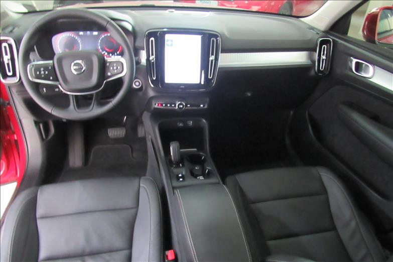 VOLVO XC40 2.0 T5 Momentum AWD Geartronic
