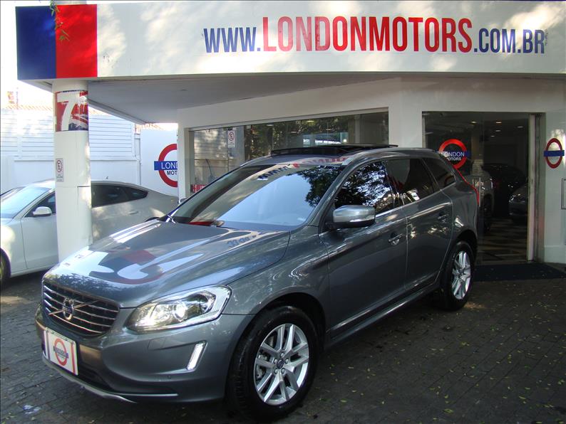 VOLVO XC60 2.0 T5 Momentum
