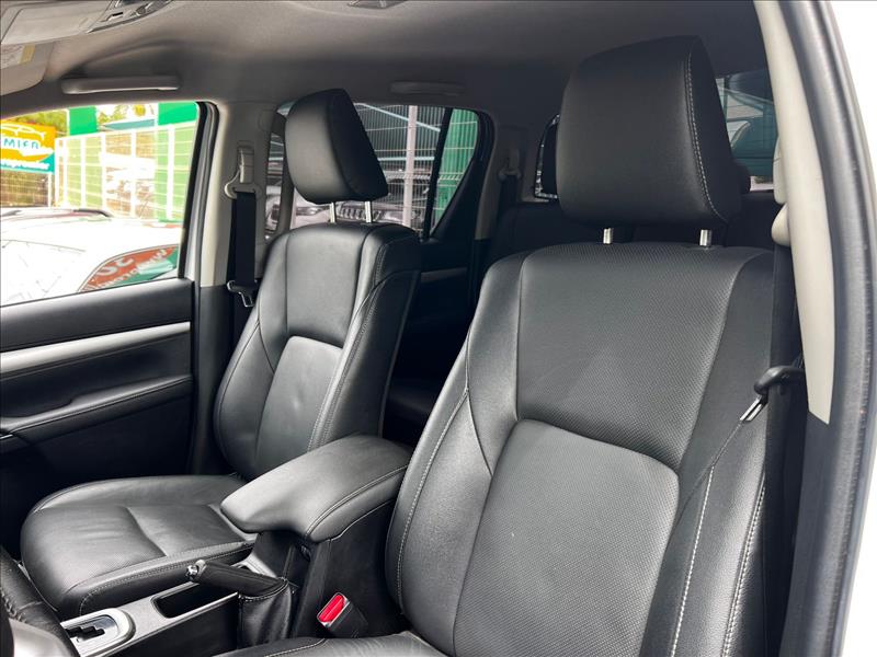 TOYOTA  HILUX   2.8 D-4d Turbo CD SRX Plus 4X4 