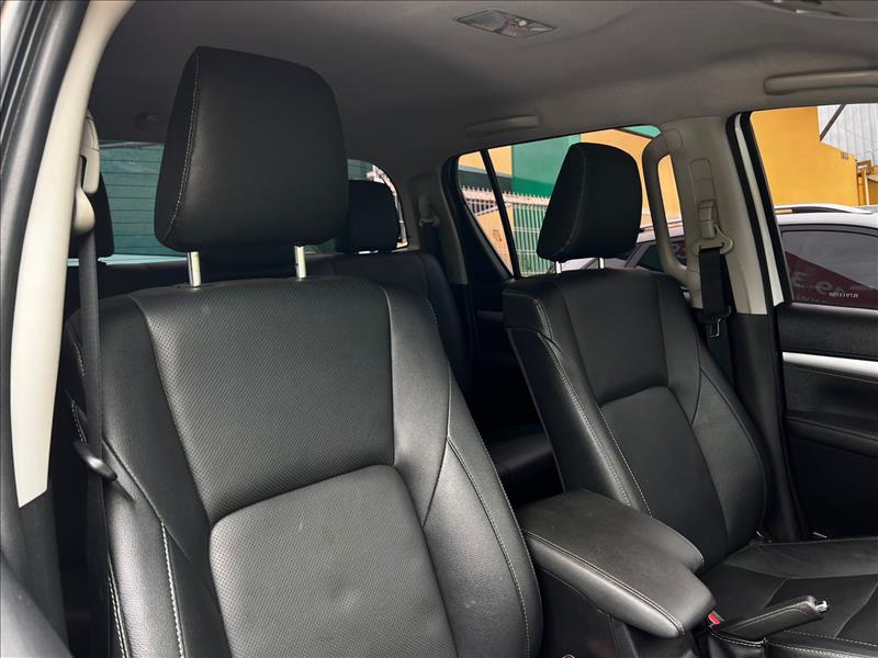 TOYOTA  HILUX   2.8 D-4d Turbo CD SRX Plus 4X4 