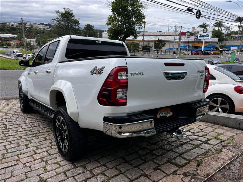 TOYOTA  HILUX   2.8 D-4d Turbo CD SRX Plus 4X4 