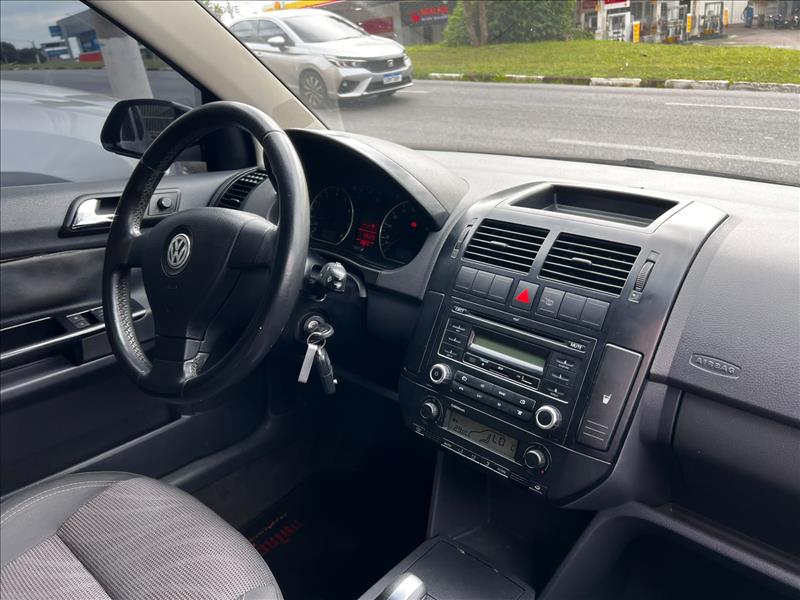 VOLKSWAGEN  POLO SEDAN   1.6 MI Comfortline 8V 