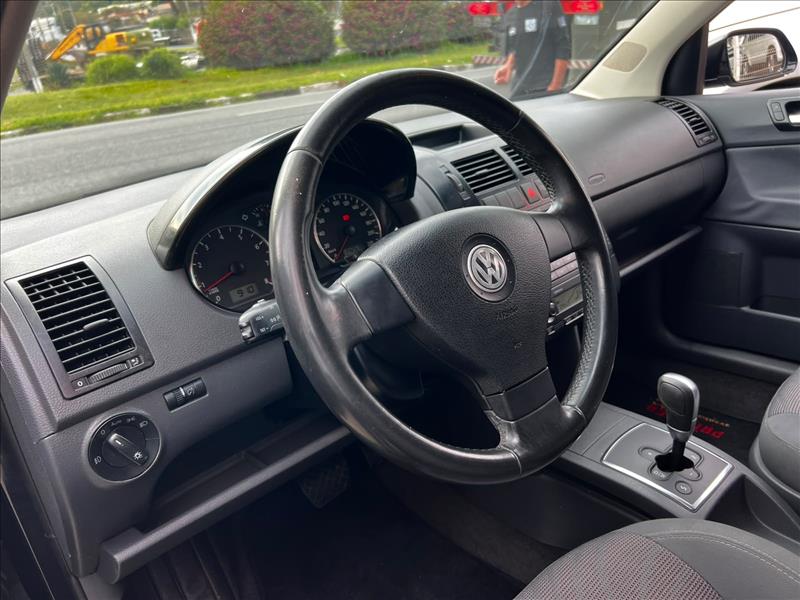 VOLKSWAGEN  POLO SEDAN   1.6 MI Comfortline 8V 