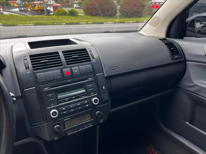 VOLKSWAGEN  POLO SEDAN   1.6 MI Comfortline 8V 