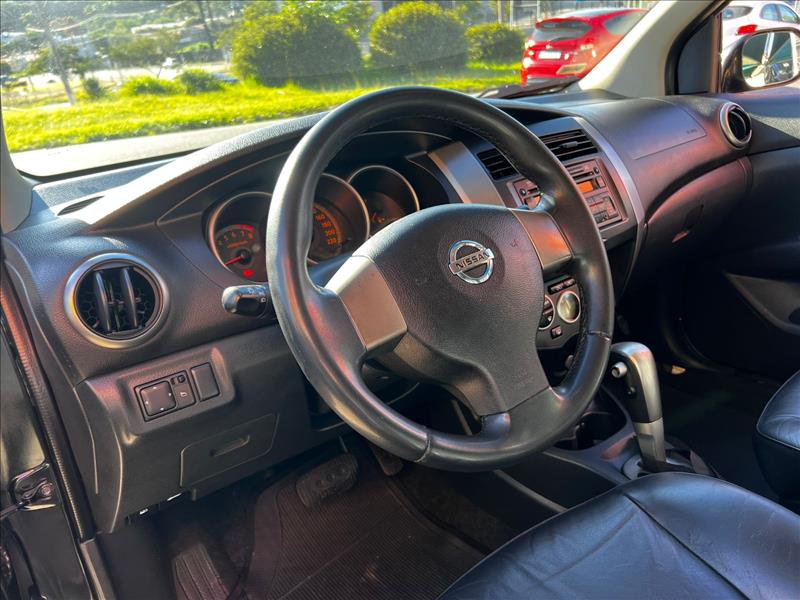 NISSAN  LIVINA   1.8 SL 16V 