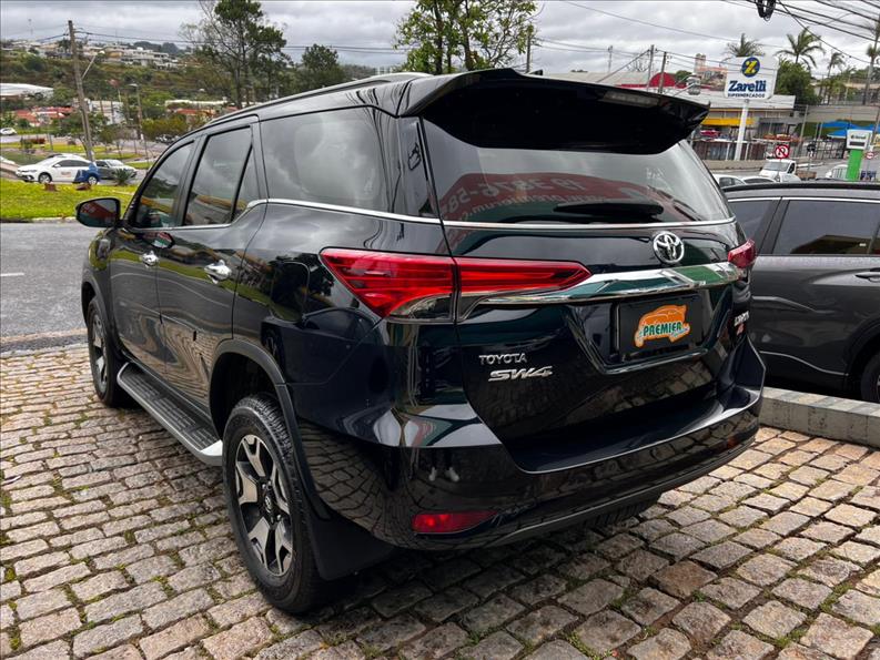 TOYOTA  HILUX SW4   2.8 SRX Diamond 4X4 7 Lugares 16V Turbo Inte