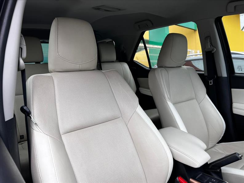 TOYOTA  HILUX SW4   2.8 SRX Diamond 4X4 7 Lugares 16V Turbo Inte