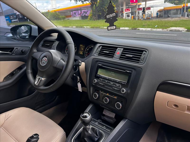 VOLKSWAGEN  JETTA   2.0 Comfortline 