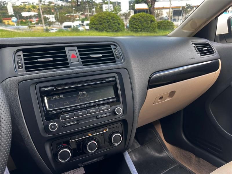 VOLKSWAGEN  JETTA   2.0 Comfortline 