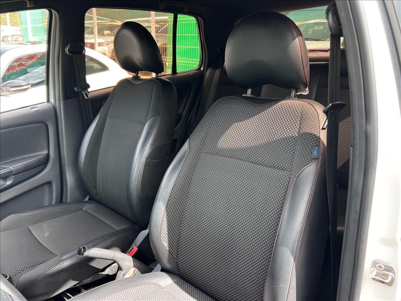 VOLKSWAGEN  FOX   1.6 MI Rock IN RIO 8V 