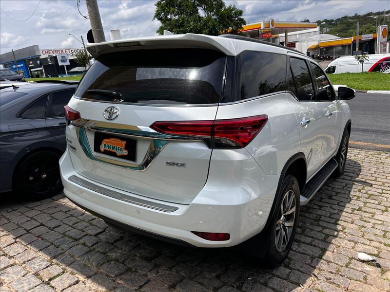 TOYOTA  HILUX SW4   2.8 SRX 4X4 7 Lugares 16V Turbo Intercooler 