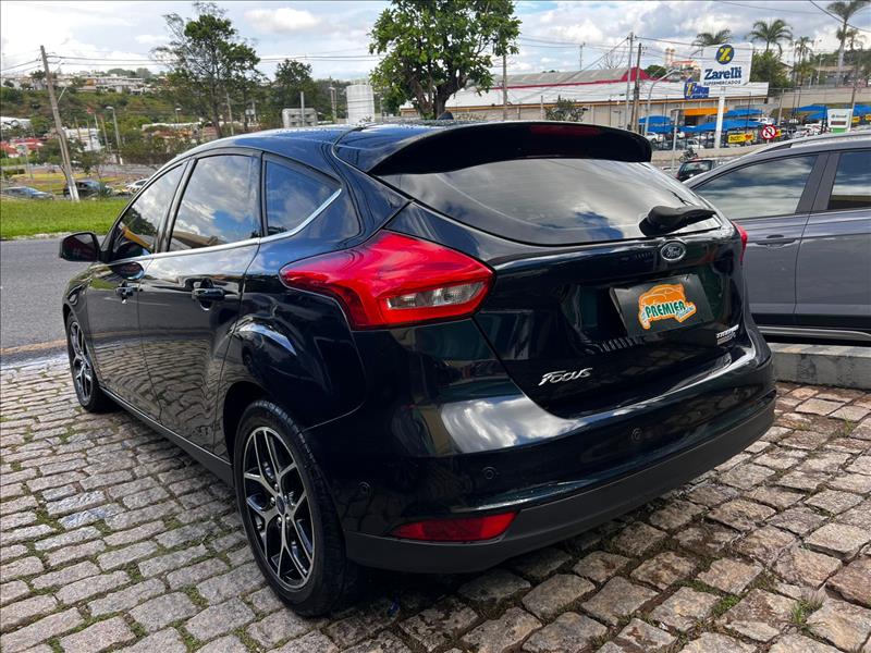 FORD  FOCUS   2.0 Titanium Fastback 16V 