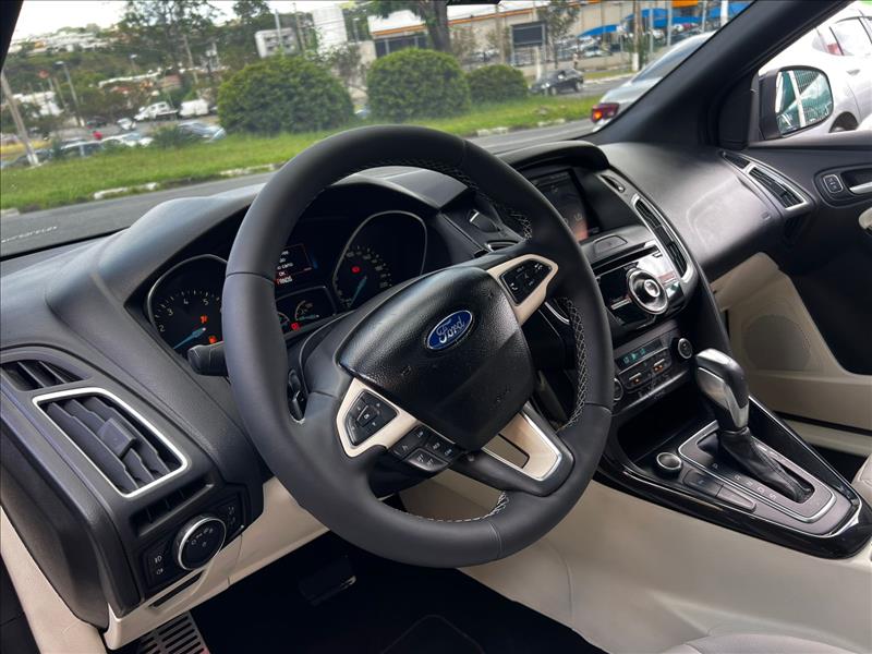 FORD  FOCUS   2.0 Titanium Fastback 16V 