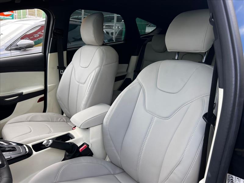 FORD  FOCUS   2.0 Titanium Fastback 16V 