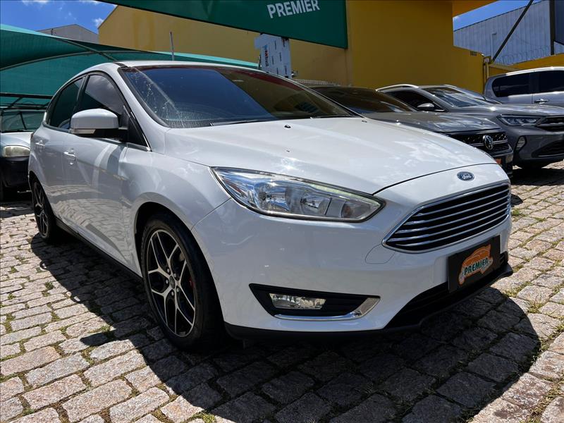 FORD  FOCUS   2.0 Titanium Fastback 16V 
