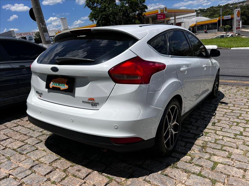 FORD  FOCUS   2.0 Titanium Fastback 16V 