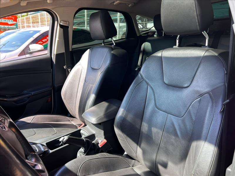 FORD  FOCUS   2.0 Titanium Fastback 16V 