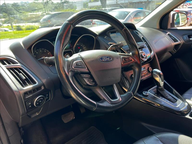 FORD  FOCUS   2.0 Titanium Fastback 16V 