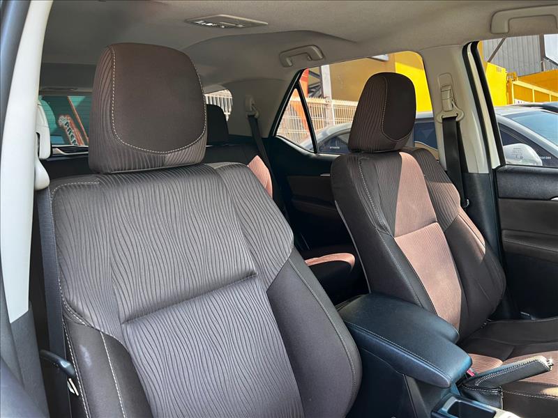 TOYOTA  HILUX SW4   2.7 SR 4X2 16V 