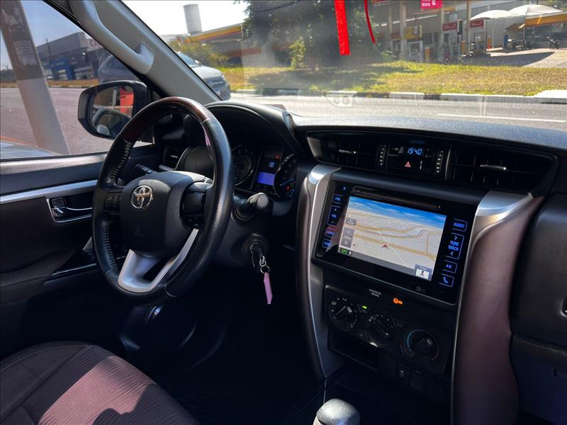 TOYOTA  HILUX SW4   2.7 SR 4X2 16V 