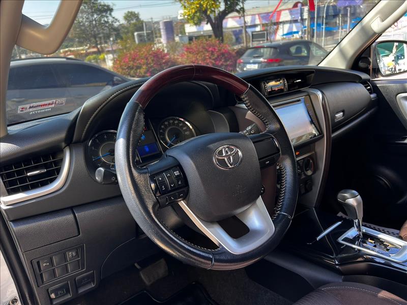TOYOTA  HILUX SW4   2.7 SR 4X2 16V 