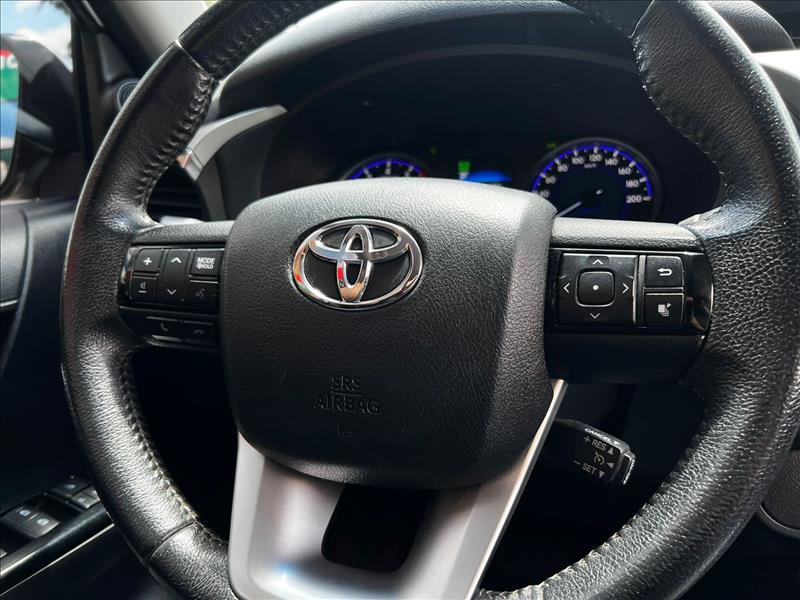 TOYOTA  HILUX   2.7 SRV 4X2 CD 16V 